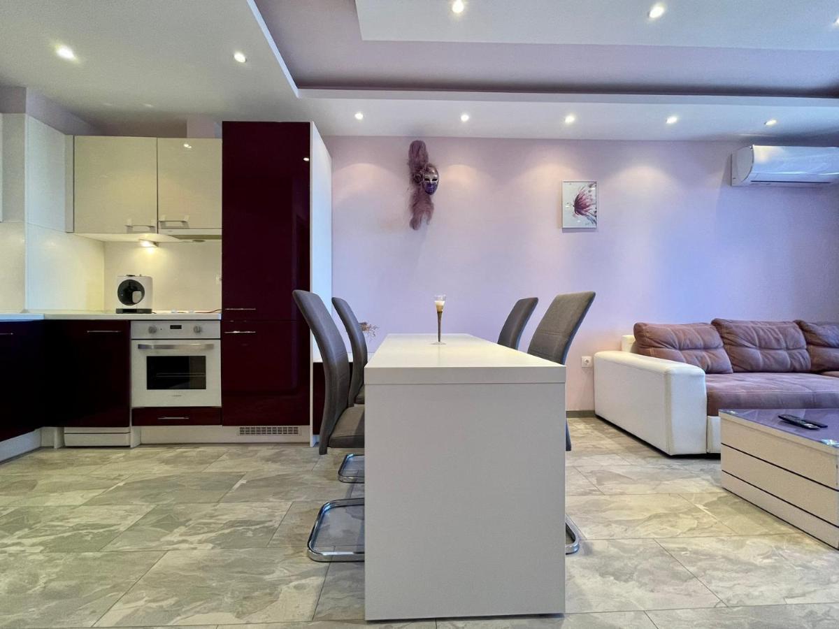 Апартамент Чаролит / Apartment Charoite Burgas Esterno foto